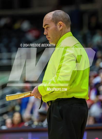 Thumbnail 1 in Iola vs. Crawford (UIL 2A Volleyball Division II Final) photogallery.