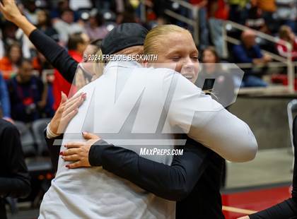 Thumbnail 1 in Iola vs. Crawford (UIL 2A Volleyball Division II Final) photogallery.