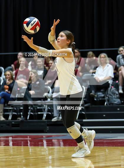 Thumbnail 2 in Iola vs. Crawford (UIL 2A Volleyball Division II Final) photogallery.