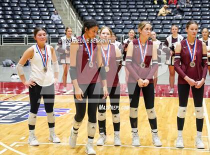 Thumbnail 2 in Iola vs. Crawford (UIL 2A Volleyball Division II Final) photogallery.