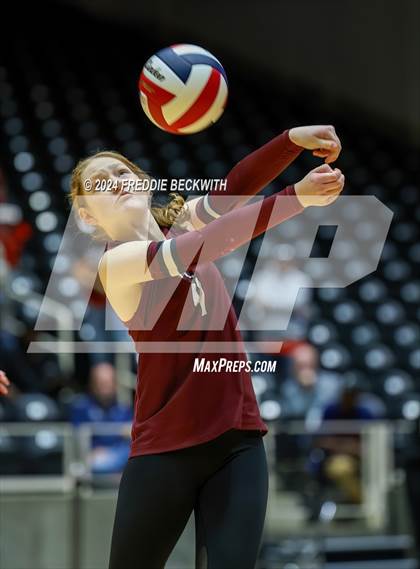 Thumbnail 1 in Iola vs. Crawford (UIL 2A Volleyball Division II Final) photogallery.