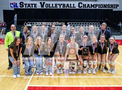 Thumbnail 1 in Iola vs. Crawford (UIL 2A Volleyball Division II Final) photogallery.