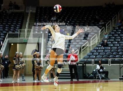 Thumbnail 1 in Iola vs. Crawford (UIL 2A Volleyball Division II Final) photogallery.