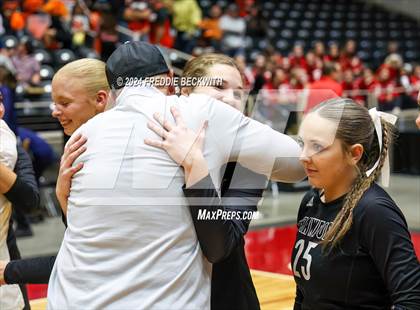 Thumbnail 3 in Iola vs. Crawford (UIL 2A Volleyball Division II Final) photogallery.