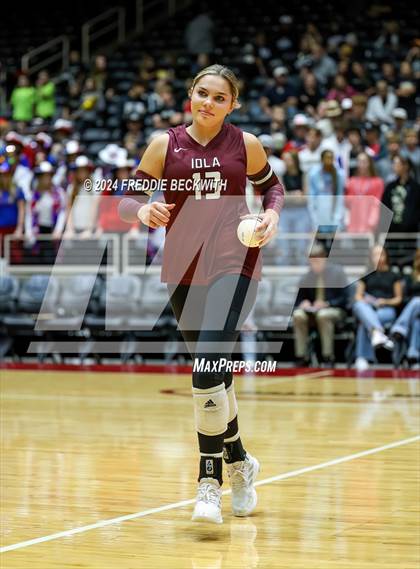 Thumbnail 1 in Iola vs. Crawford (UIL 2A Volleyball Division II Final) photogallery.
