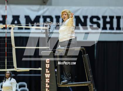 Thumbnail 1 in Iola vs. Crawford (UIL 2A Volleyball Division II Final) photogallery.