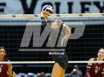 Thumbnail 1 in Iola vs. Crawford (UIL 2A Volleyball Division II Final) photogallery.