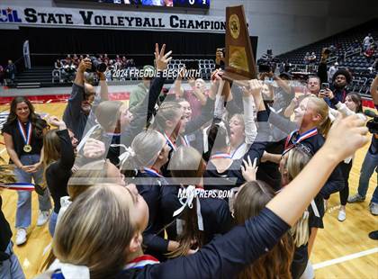 Thumbnail 3 in Iola vs. Crawford (UIL 2A Volleyball Division II Final) photogallery.