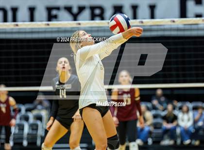 Thumbnail 3 in Iola vs. Crawford (UIL 2A Volleyball Division II Final) photogallery.