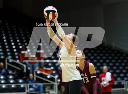 Thumbnail 1 in Iola vs. Crawford (UIL 2A Volleyball Division II Final) photogallery.