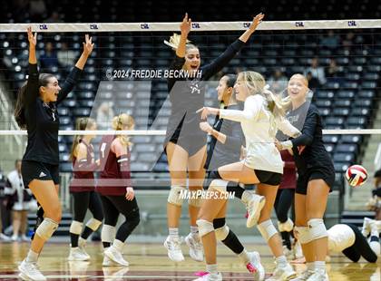Thumbnail 2 in Iola vs. Crawford (UIL 2A Volleyball Division II Final) photogallery.