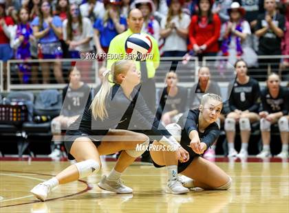 Thumbnail 1 in Iola vs. Crawford (UIL 2A Volleyball Division II Final) photogallery.