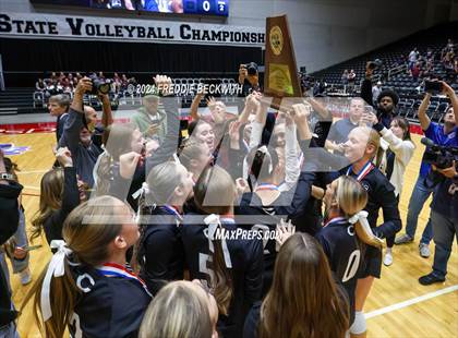 Thumbnail 1 in Iola vs. Crawford (UIL 2A Volleyball Division II Final) photogallery.