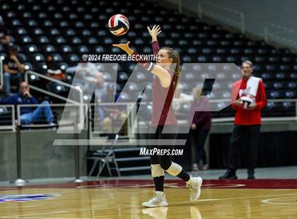 Thumbnail 1 in Iola vs. Crawford (UIL 2A Volleyball Division II Final) photogallery.