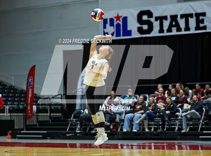 Thumbnail 3 in Iola vs. Crawford (UIL 2A Volleyball Division II Final) photogallery.