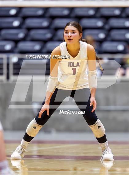 Thumbnail 1 in Iola vs. Crawford (UIL 2A Volleyball Division II Final) photogallery.