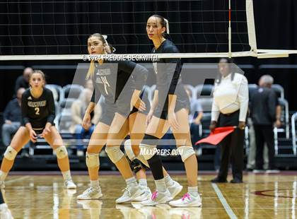 Thumbnail 2 in Iola vs. Crawford (UIL 2A Volleyball Division II Final) photogallery.