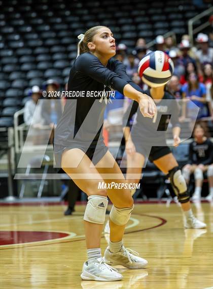 Thumbnail 1 in Iola vs. Crawford (UIL 2A Volleyball Division II Final) photogallery.