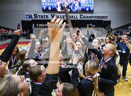 Thumbnail 1 in Iola vs. Crawford (UIL 2A Volleyball Division II Final) photogallery.