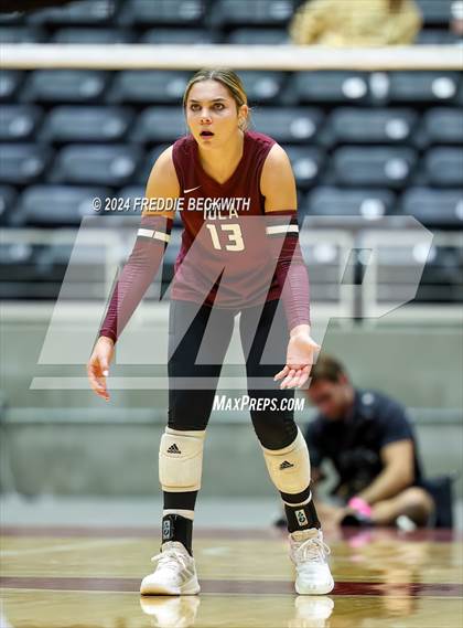 Thumbnail 2 in Iola vs. Crawford (UIL 2A Volleyball Division II Final) photogallery.