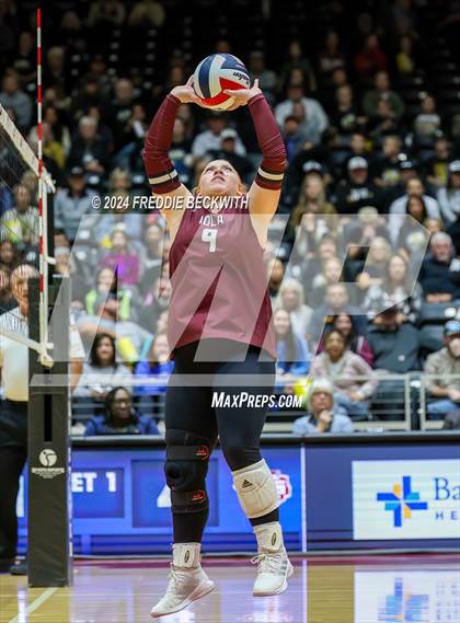 Thumbnail 2 in Iola vs. Crawford (UIL 2A Volleyball Division II Final) photogallery.
