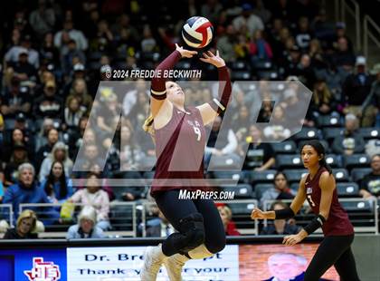 Thumbnail 2 in Iola vs. Crawford (UIL 2A Volleyball Division II Final) photogallery.