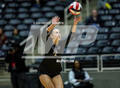 Thumbnail 2 in Iola vs. Crawford (UIL 2A Volleyball Division II Final) photogallery.