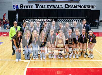 Thumbnail 1 in Iola vs. Crawford (UIL 2A Volleyball Division II Final) photogallery.