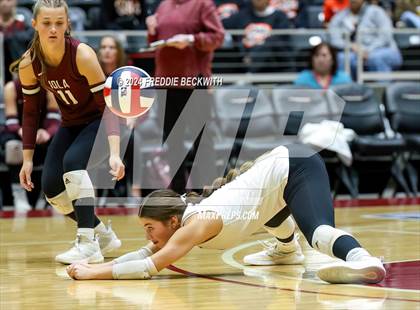 Thumbnail 1 in Iola vs. Crawford (UIL 2A Volleyball Division II Final) photogallery.