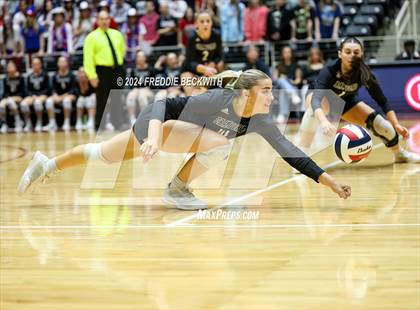 Thumbnail 3 in Iola vs. Crawford (UIL 2A Volleyball Division II Final) photogallery.