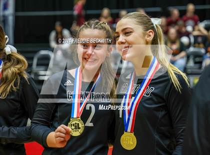 Thumbnail 2 in Iola vs. Crawford (UIL 2A Volleyball Division II Final) photogallery.