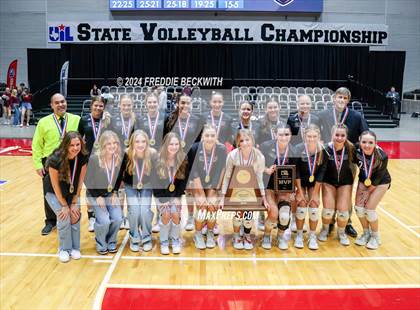 Thumbnail 2 in Iola vs. Crawford (UIL 2A Volleyball Division II Final) photogallery.