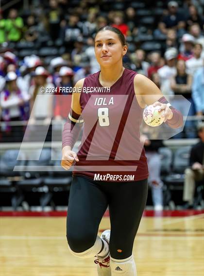 Thumbnail 3 in Iola vs. Crawford (UIL 2A Volleyball Division II Final) photogallery.