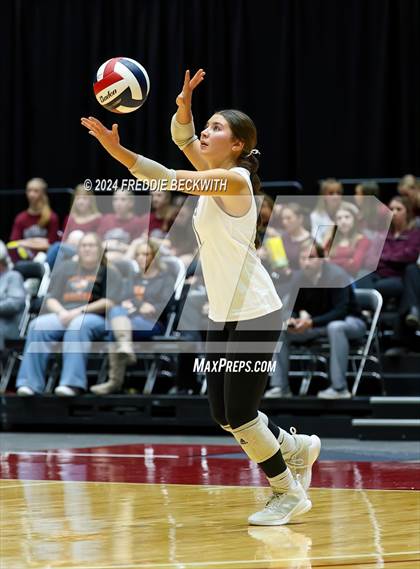 Thumbnail 1 in Iola vs. Crawford (UIL 2A Volleyball Division II Final) photogallery.