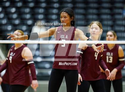 Thumbnail 3 in Iola vs. Crawford (UIL 2A Volleyball Division II Final) photogallery.