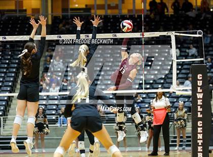 Thumbnail 1 in Iola vs. Crawford (UIL 2A Volleyball Division II Final) photogallery.