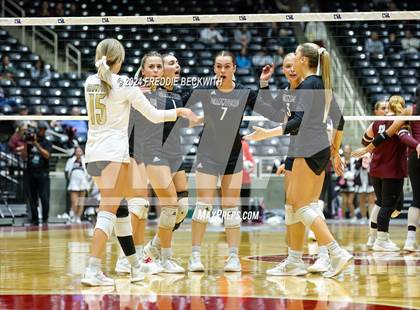 Thumbnail 2 in Iola vs. Crawford (UIL 2A Volleyball Division II Final) photogallery.