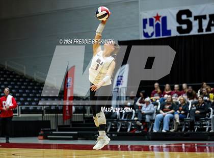 Thumbnail 2 in Iola vs. Crawford (UIL 2A Volleyball Division II Final) photogallery.