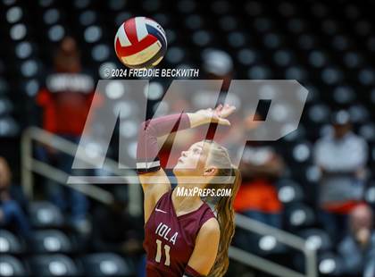 Thumbnail 3 in Iola vs. Crawford (UIL 2A Volleyball Division II Final) photogallery.