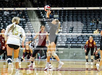 Thumbnail 1 in Iola vs. Crawford (UIL 2A Volleyball Division II Final) photogallery.