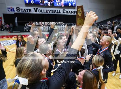 Thumbnail 2 in Iola vs. Crawford (UIL 2A Volleyball Division II Final) photogallery.