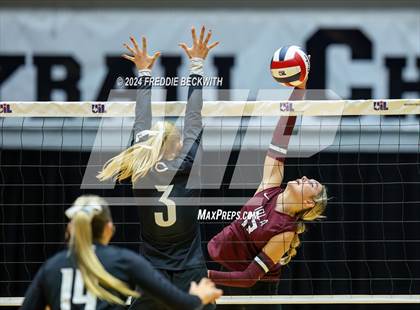 Thumbnail 3 in Iola vs. Crawford (UIL 2A Volleyball Division II Final) photogallery.