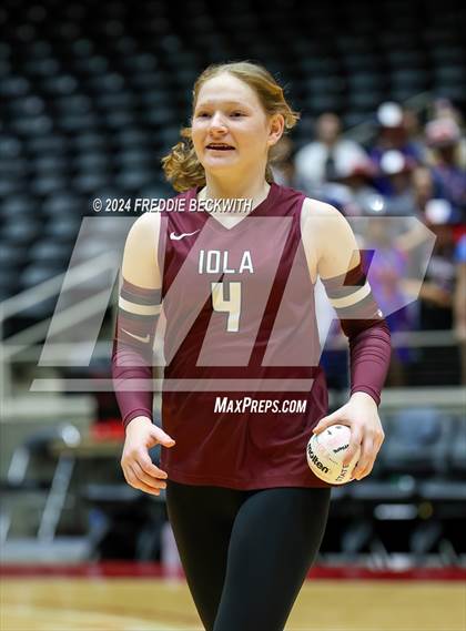 Thumbnail 1 in Iola vs. Crawford (UIL 2A Volleyball Division II Final) photogallery.