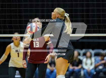 Thumbnail 2 in Iola vs. Crawford (UIL 2A Volleyball Division II Final) photogallery.