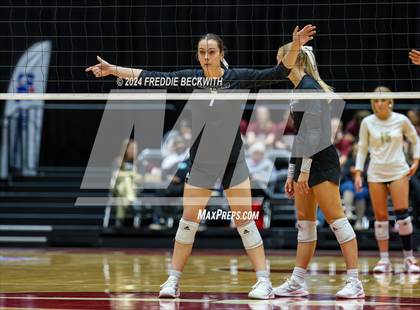 Thumbnail 2 in Iola vs. Crawford (UIL 2A Volleyball Division II Final) photogallery.