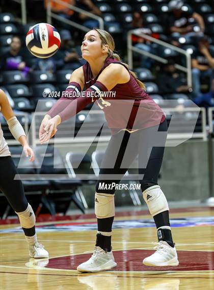Thumbnail 3 in Iola vs. Crawford (UIL 2A Volleyball Division II Final) photogallery.