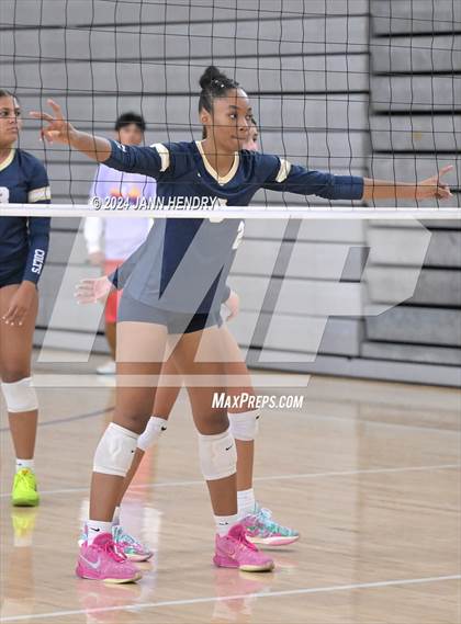 Thumbnail 3 in Sierra Canyon vs. Casteel (Durango Fall Classic) photogallery.