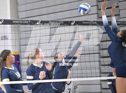 Thumbnail 2 in Sierra Canyon vs. Casteel (Durango Fall Classic) photogallery.