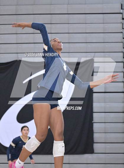 Thumbnail 3 in Sierra Canyon vs. Casteel (Durango Fall Classic) photogallery.