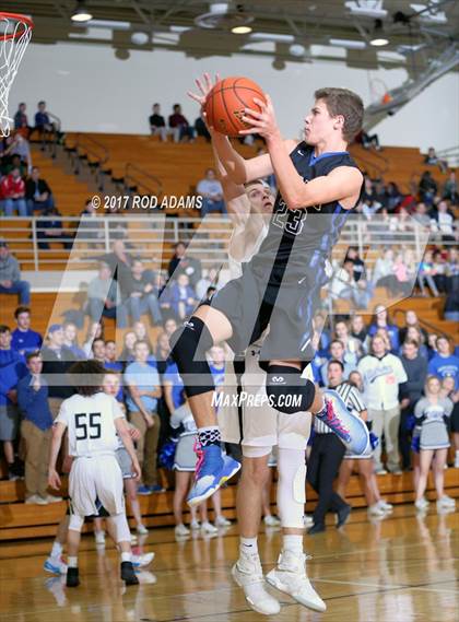 Thumbnail 2 in Lincoln Northeast vs Papillion-LaVista South  (NSAA Class A District Playoff)  photogallery.